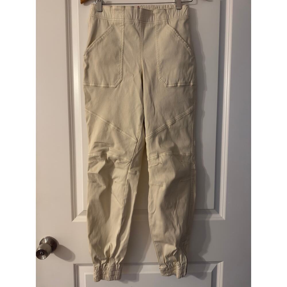 Spanx Stretch Twill Cargo Jogger Pants in Parchment - Medium